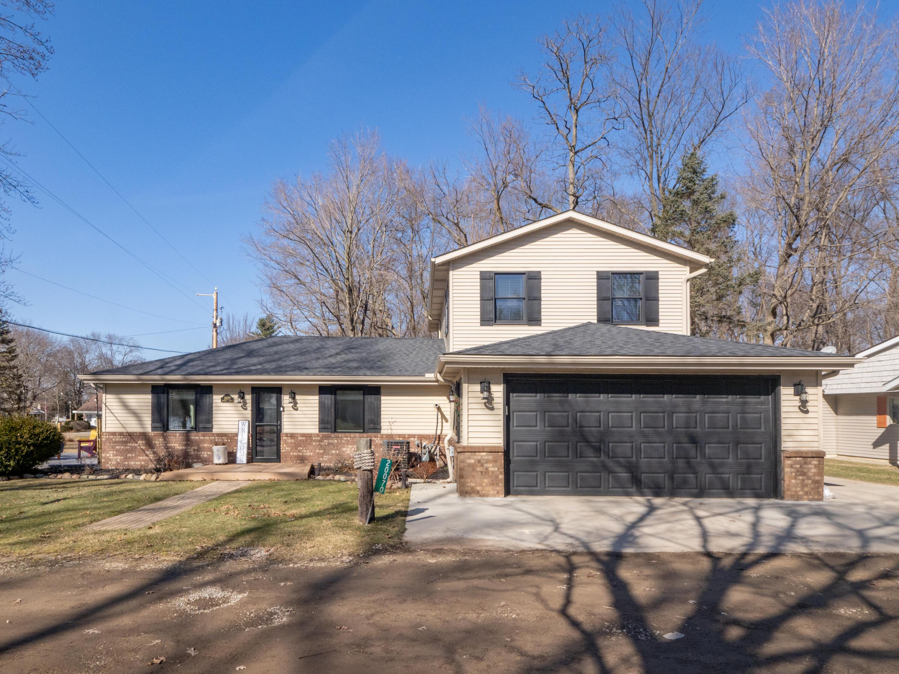 Image 3: 20070 Parkway Ave-104