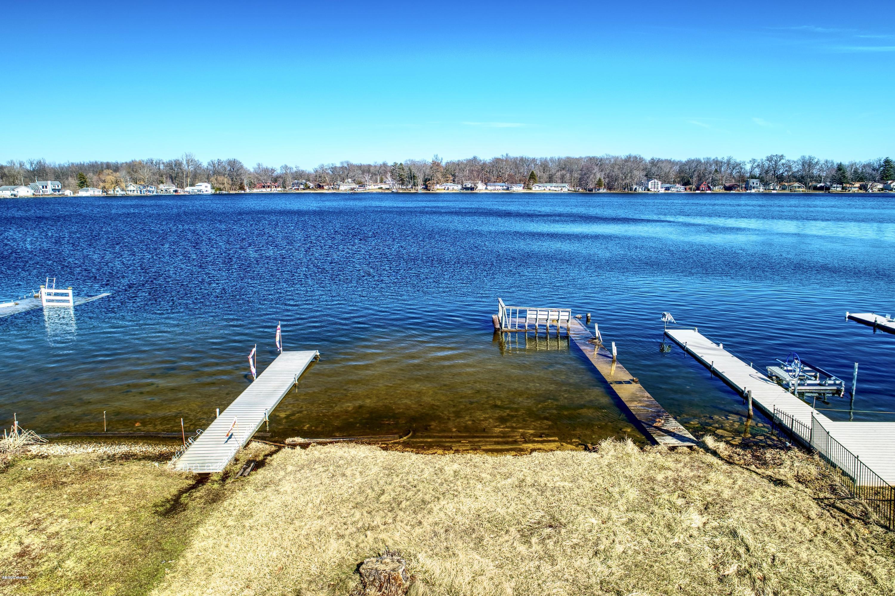 70185 Beach Drive, Edwardsburg, MI lhrmls00676167