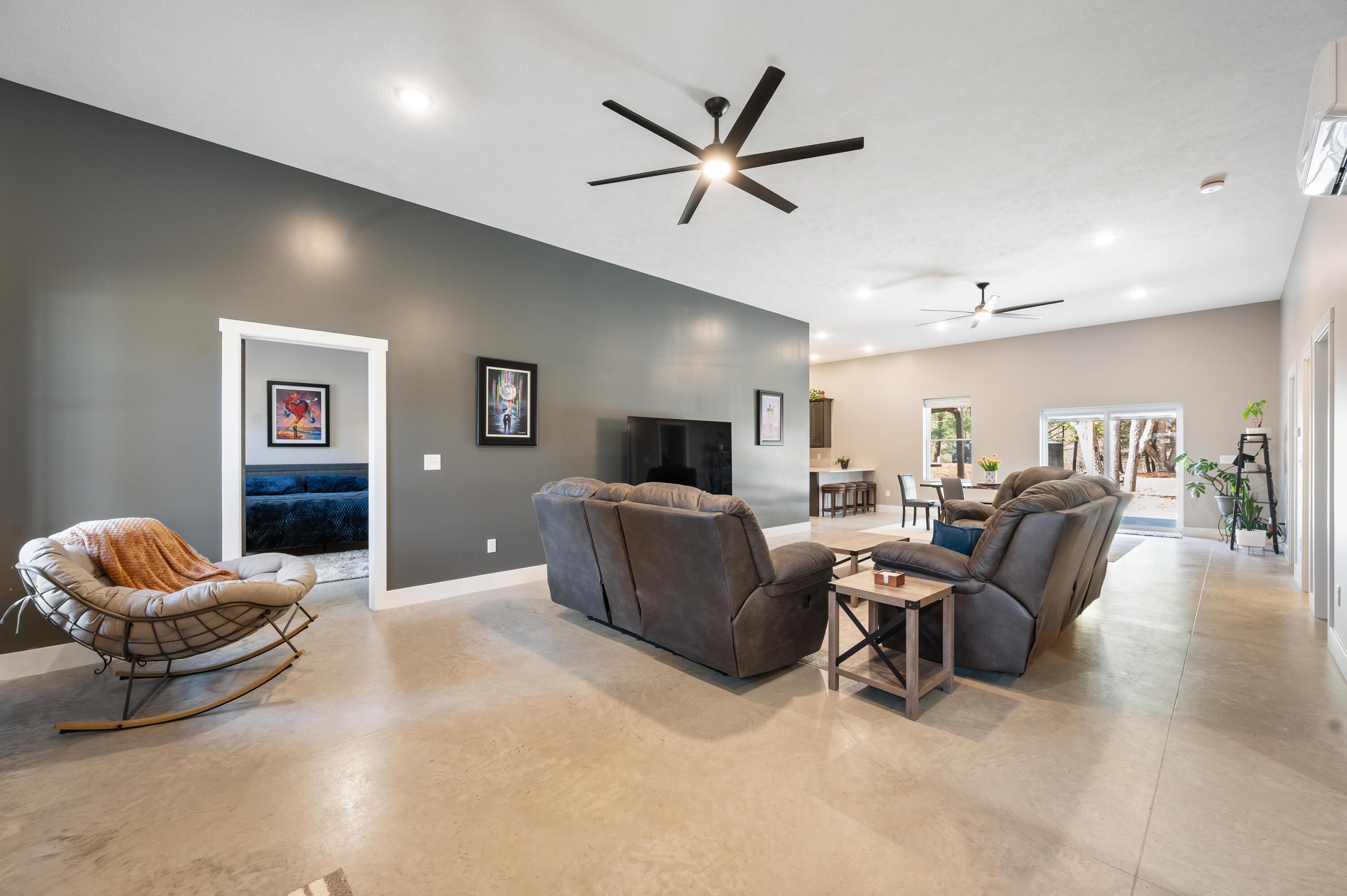 Image 4: 6349-KilkennyDr-CL-21