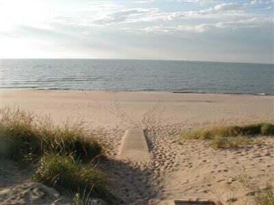 Image 4: Hagar Beach Picture