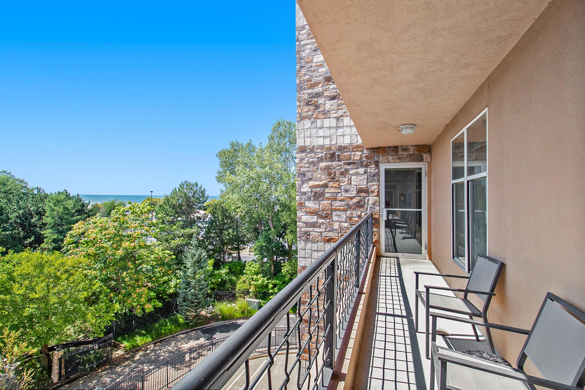 Image 2: Lake view balcony