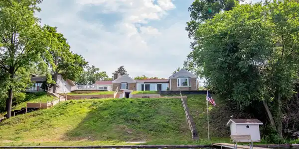 28 Hiawatha Drive