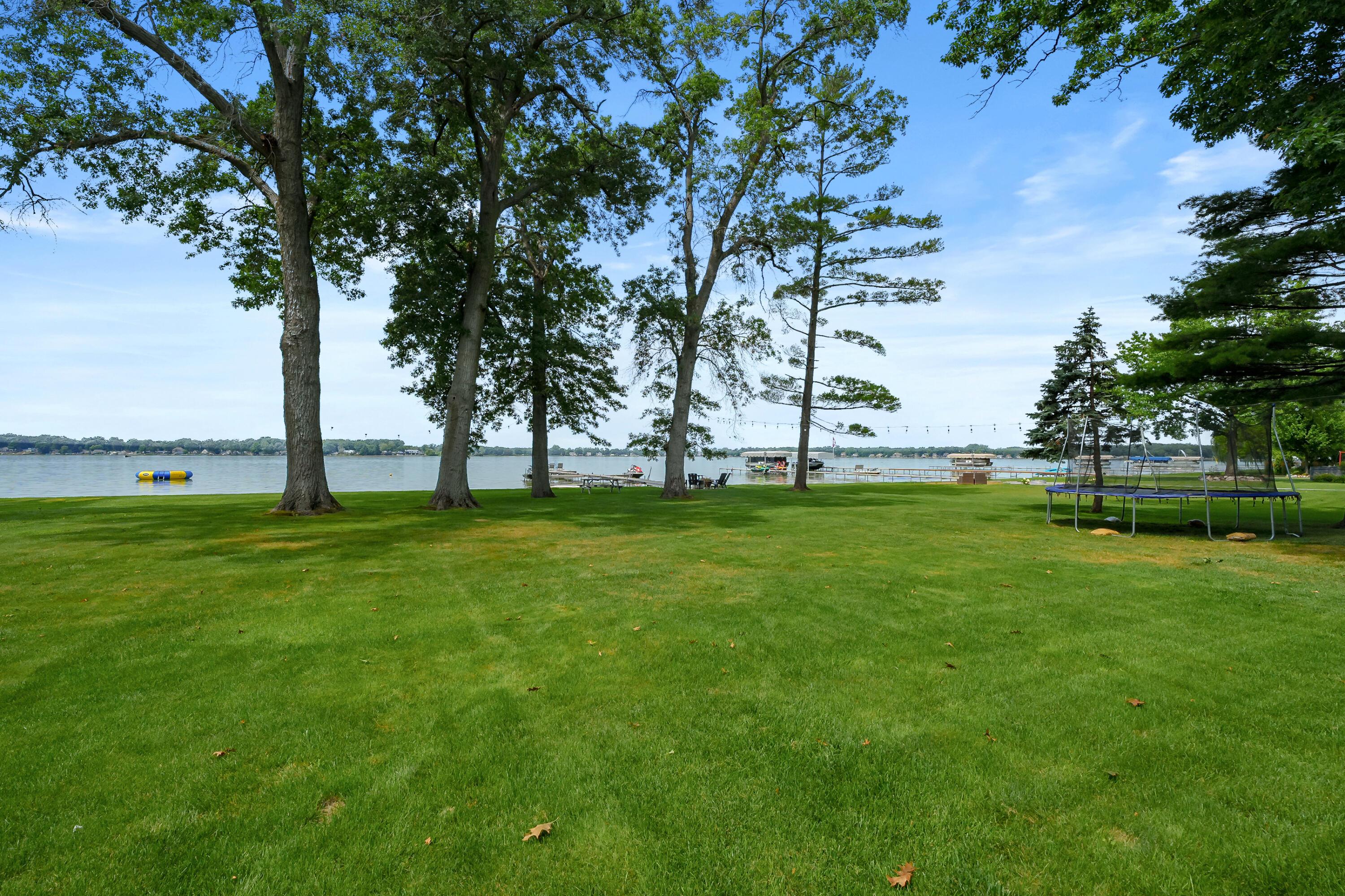 Image 3: Shore Dr E 9340 Portage 49002-34