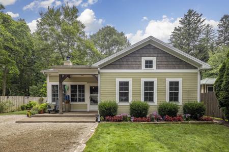 16044 Lakeshore Road