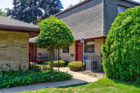 2727 S Lakeshore Drive