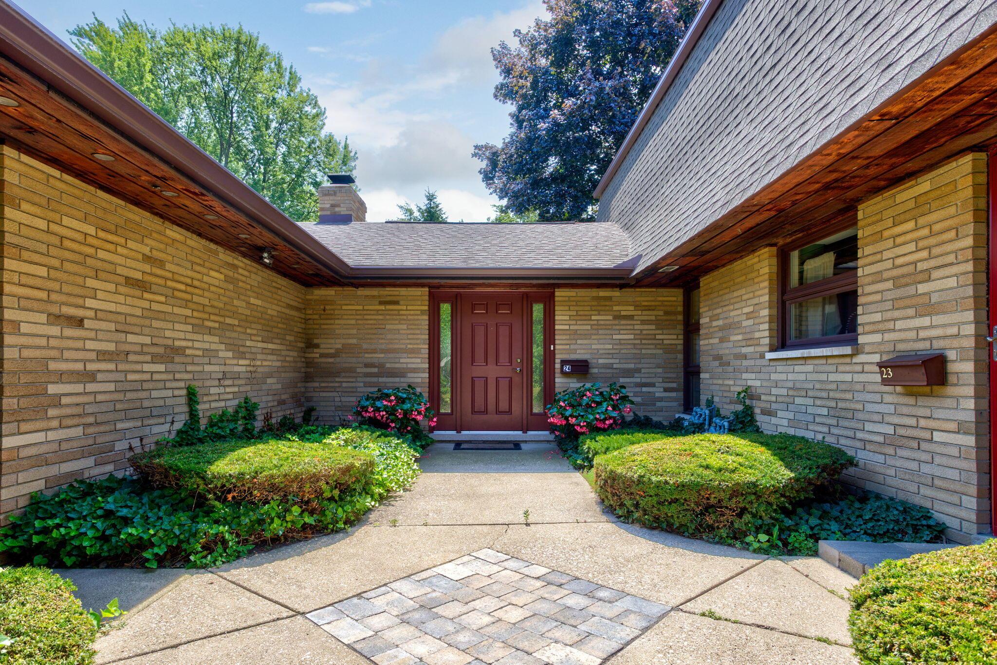 Image 4: 8-web-or-mls-2727-s-lakeshore-dr