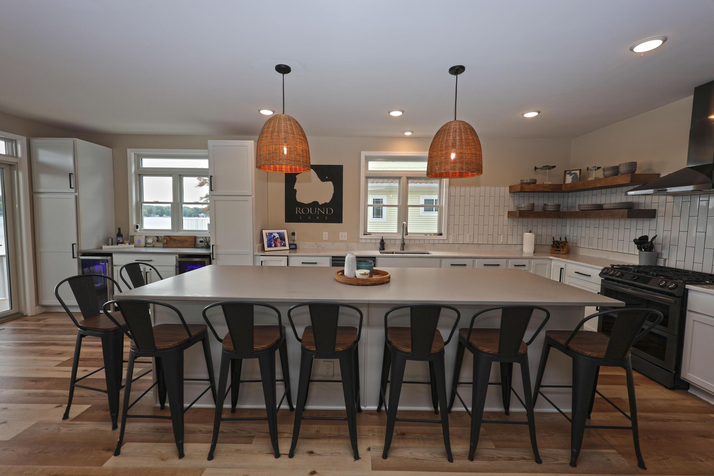 Image 3: Kitchen
