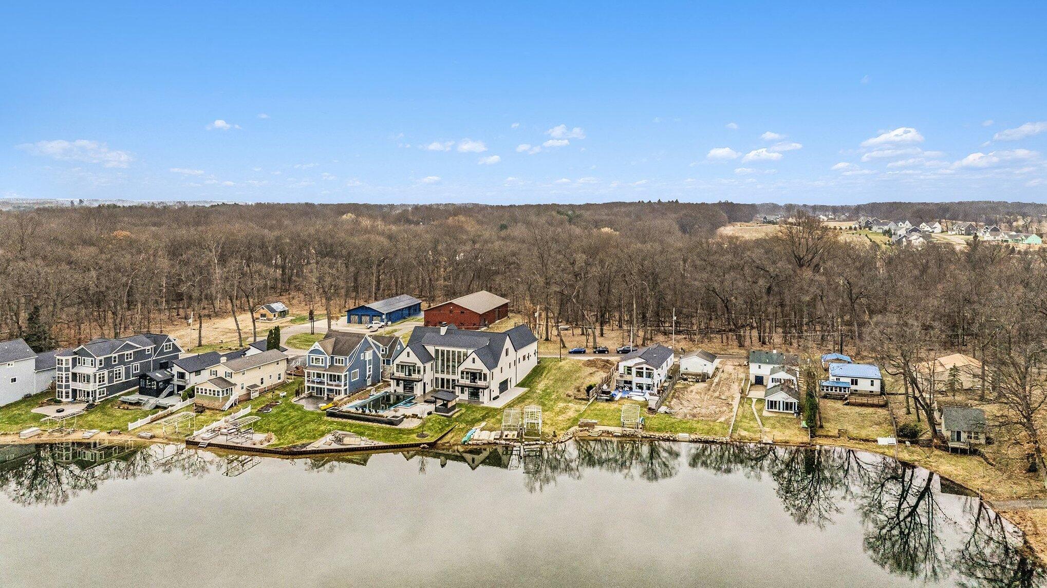 Image 4: 1605 S Crooked Lake Dr