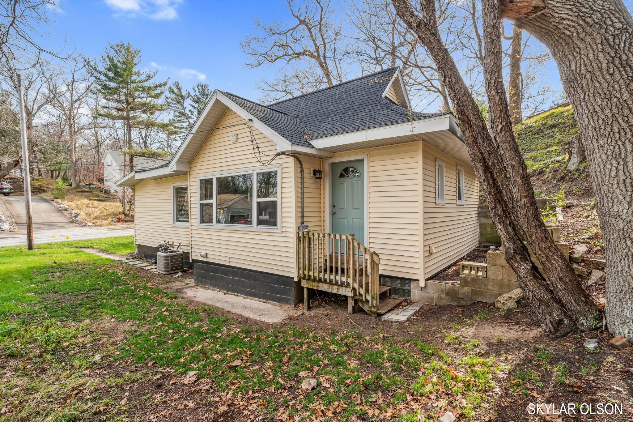 Image 3: 3-web-or-mls-A7406380