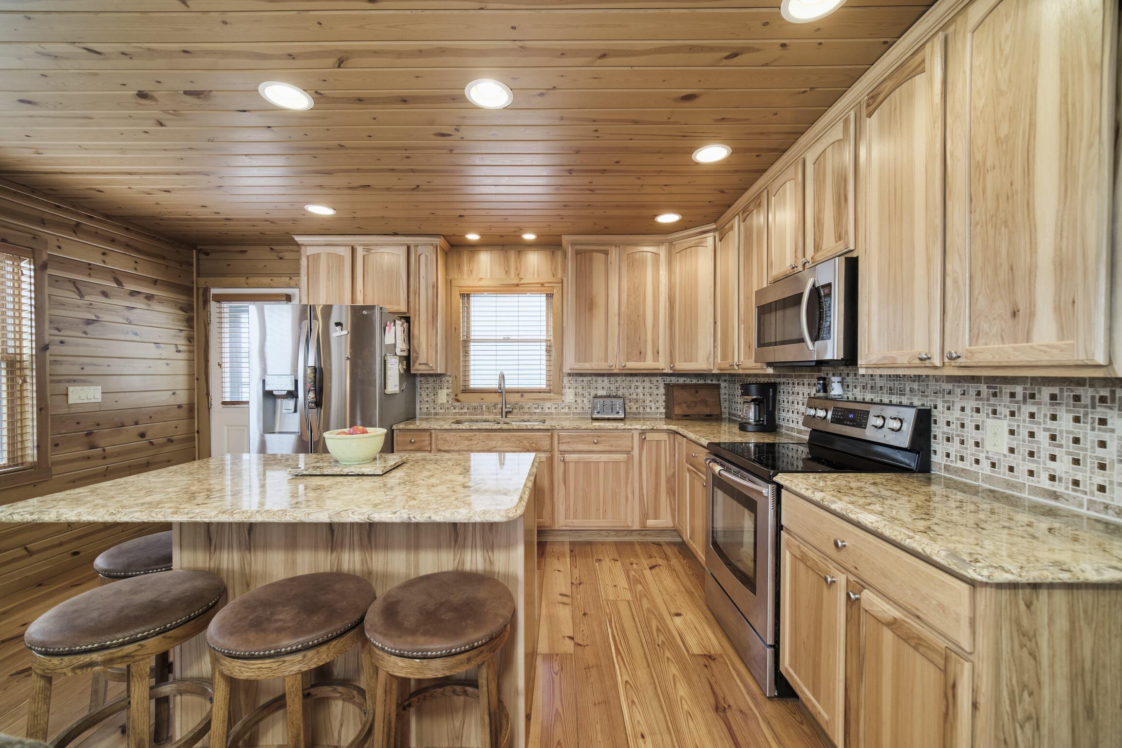 Image 3: 6124_N_Larson_Rd-12