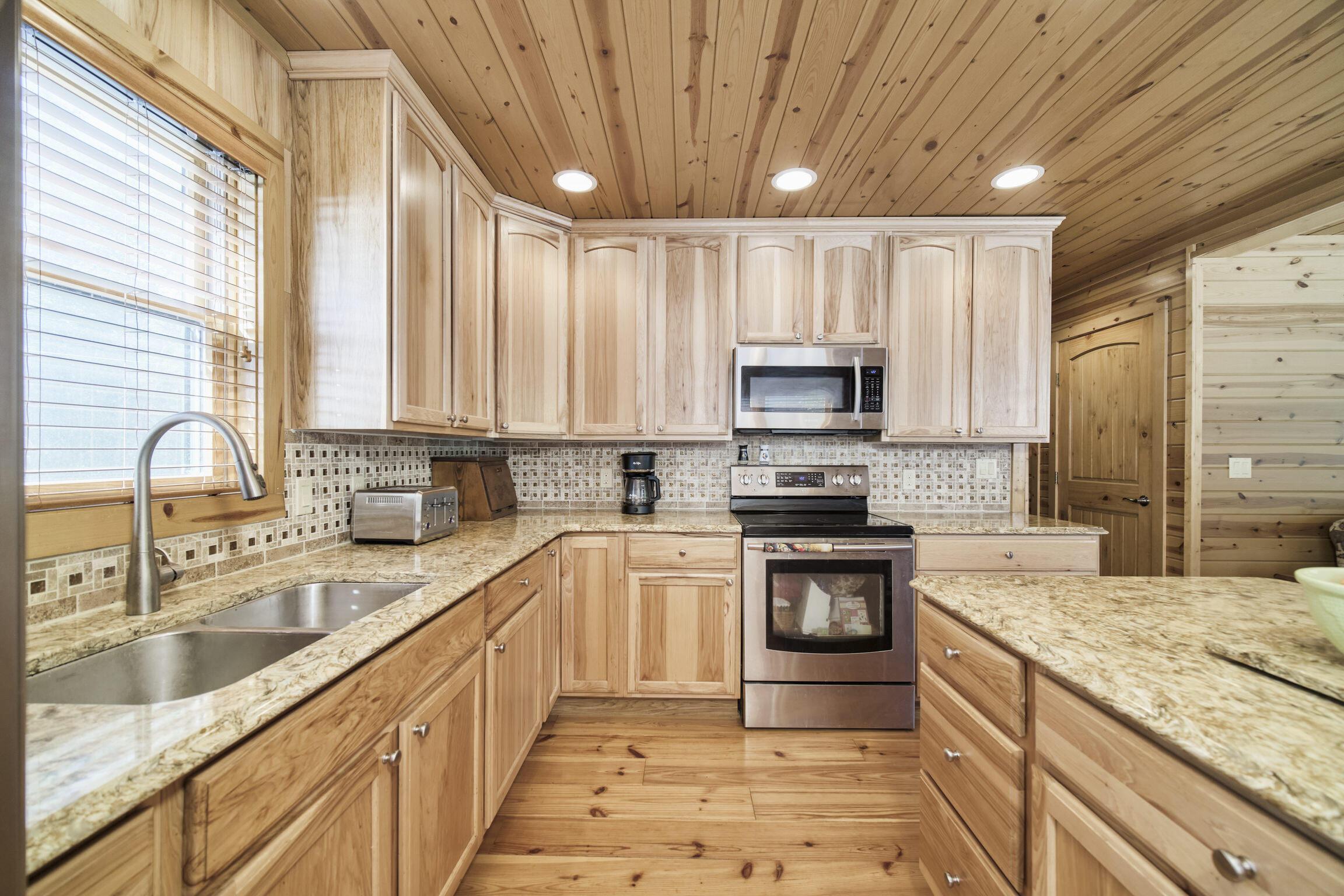 Image 4: 6124_N_Larson_Rd-10