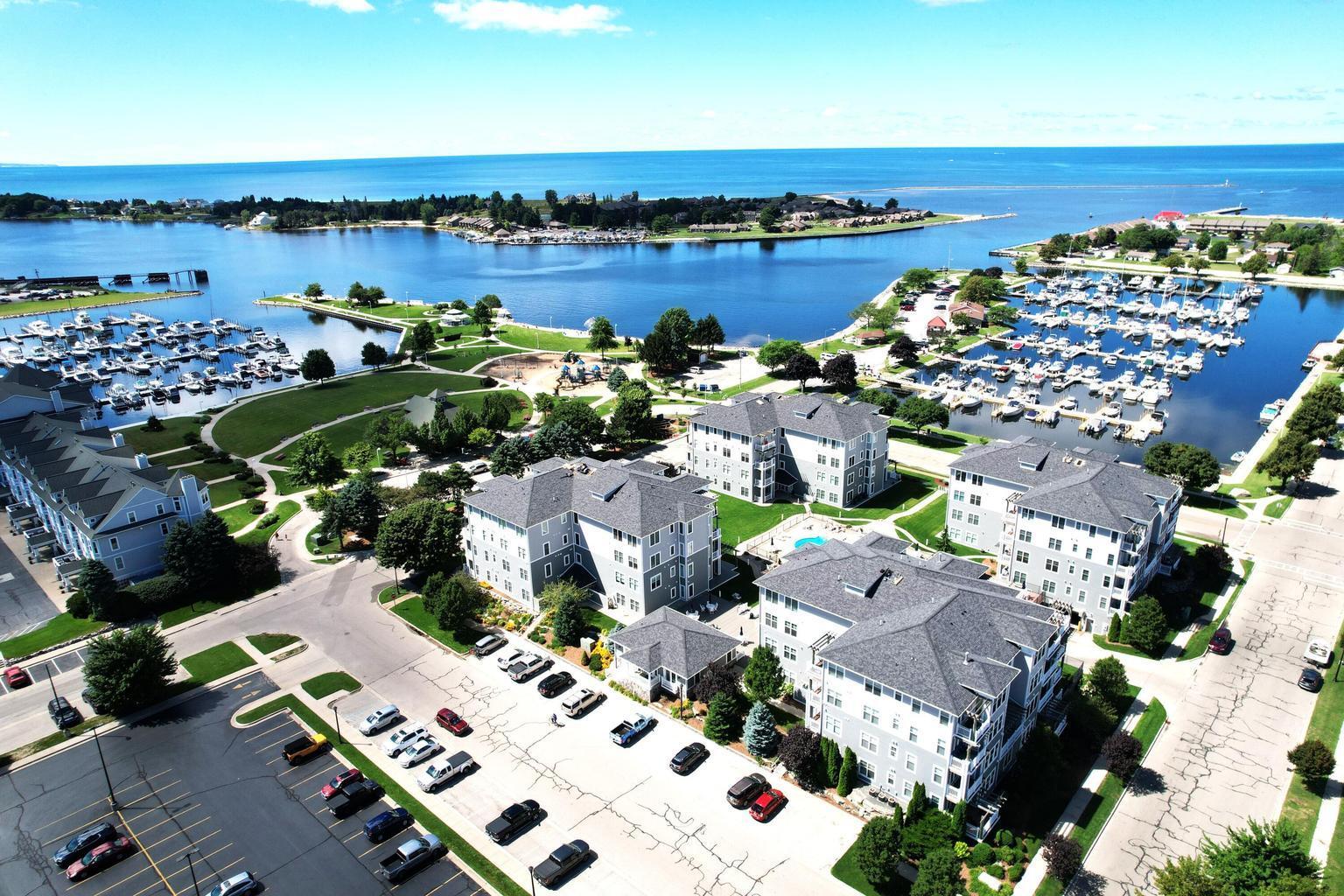 Image 2: 200 S Robert #58