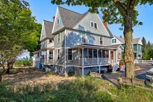 735 Lakeside Drive