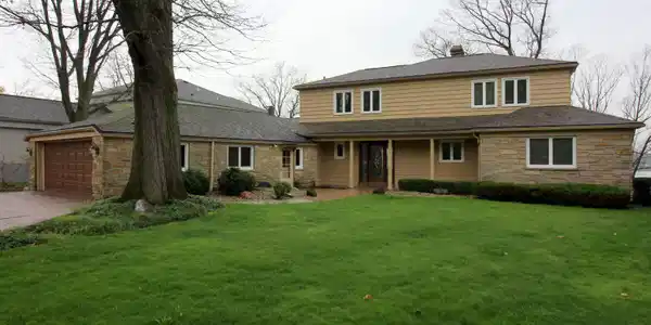 16 Hiawatha Drive