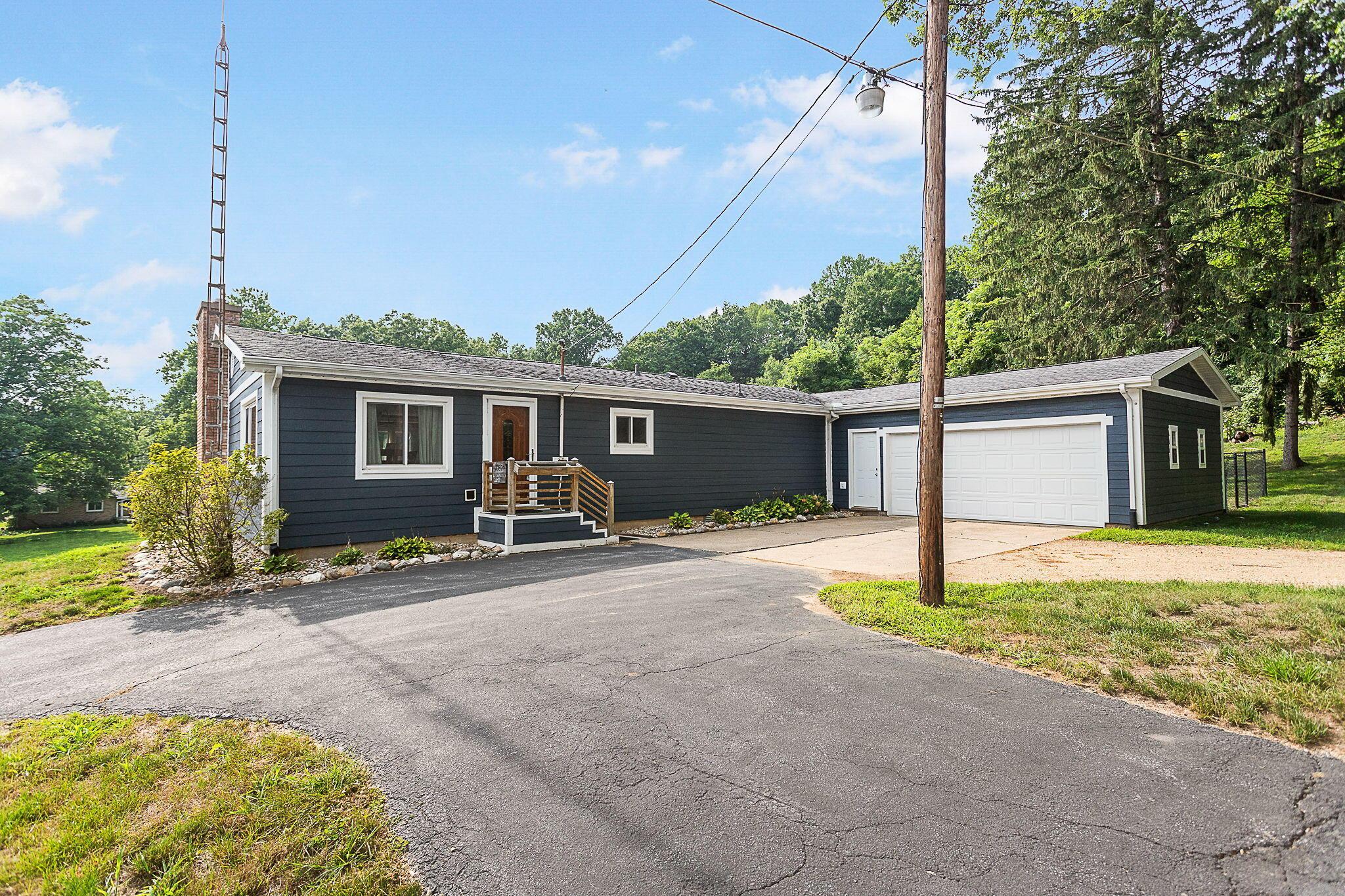 Image 1: 1-web-or-mls-3387-e-snow-rd