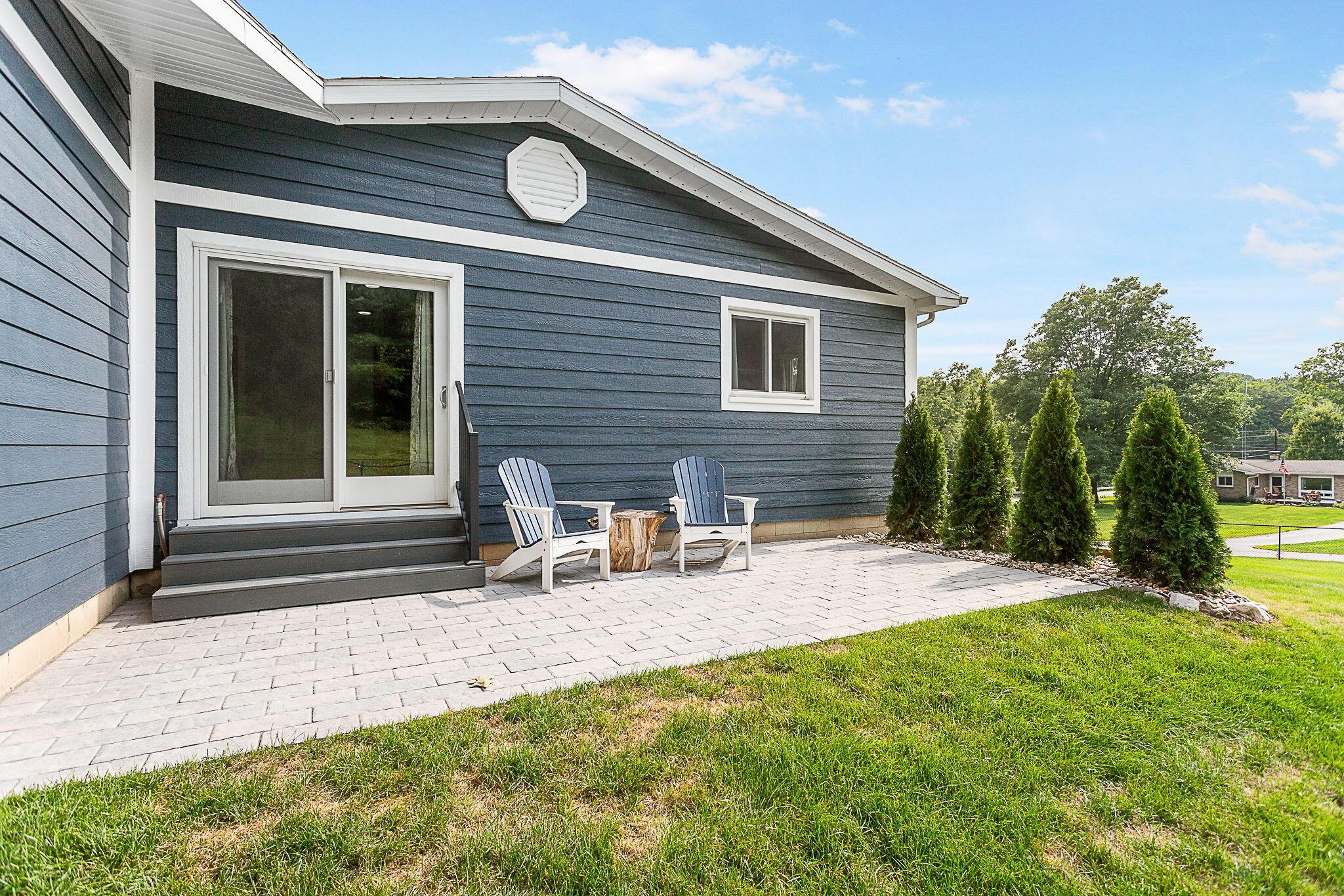 Image 2: 14-web-or-mls-3387-e-snow-rd