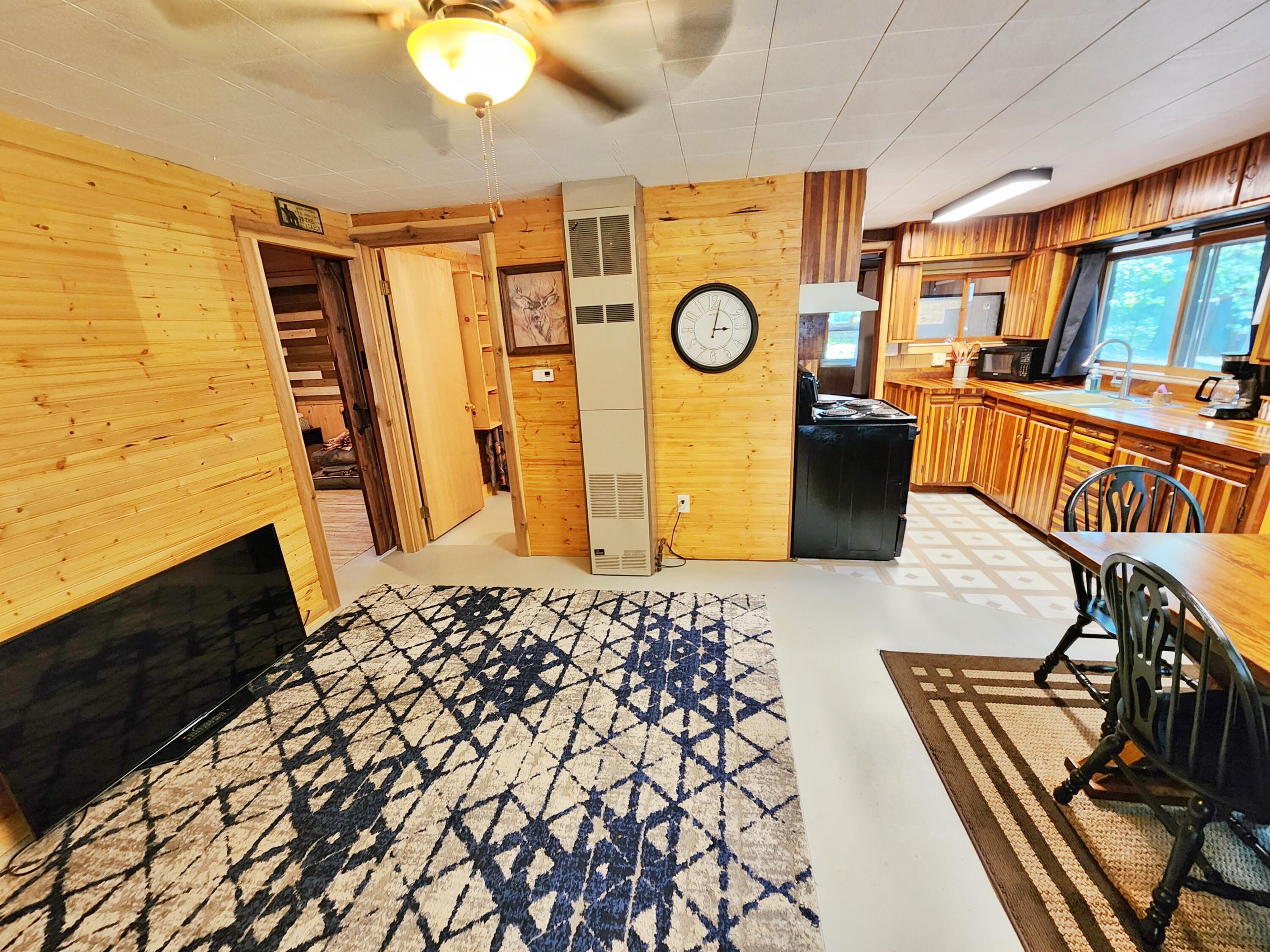 Image 4: a great cabin!