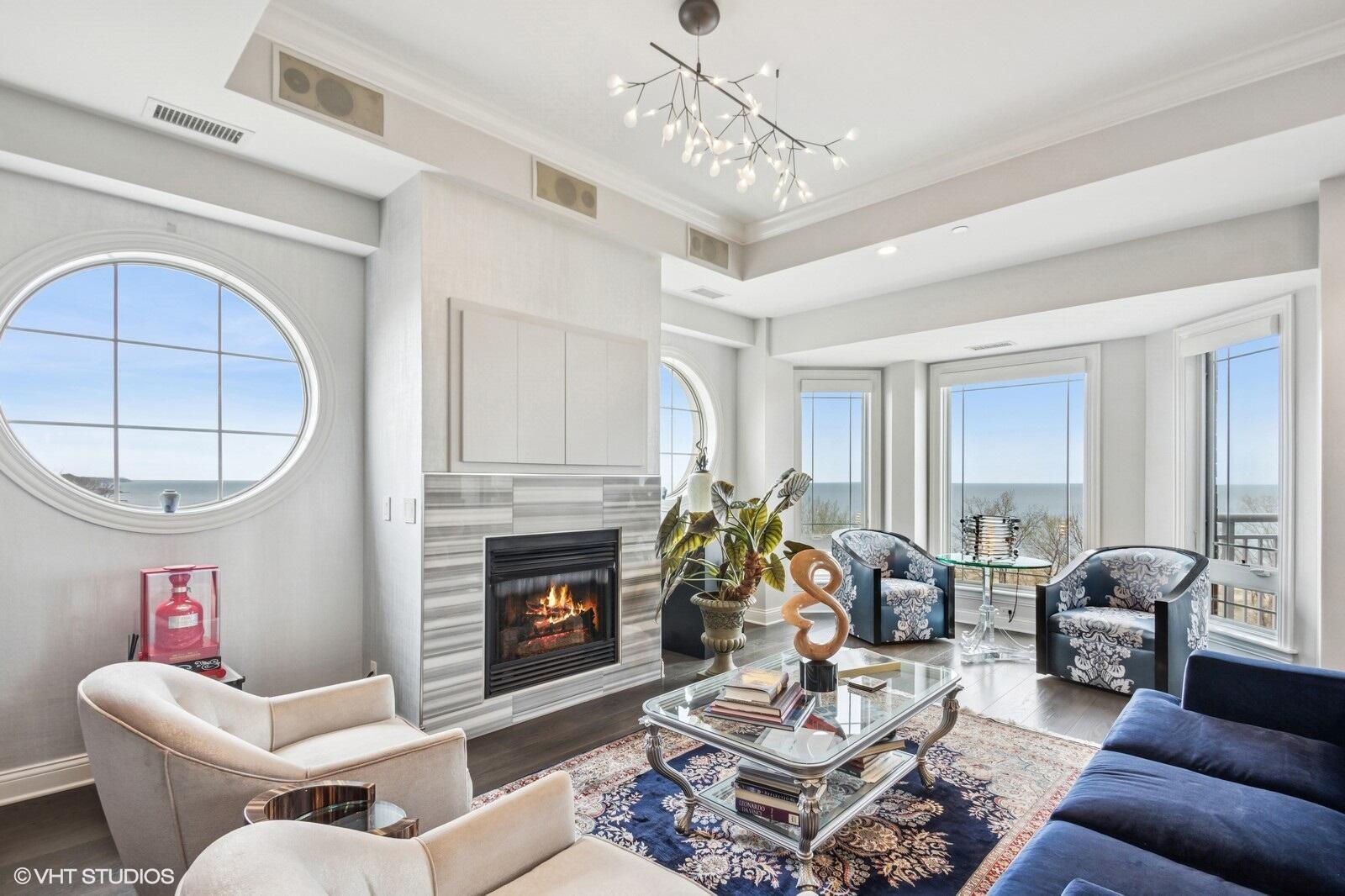 Image 3: Living Room