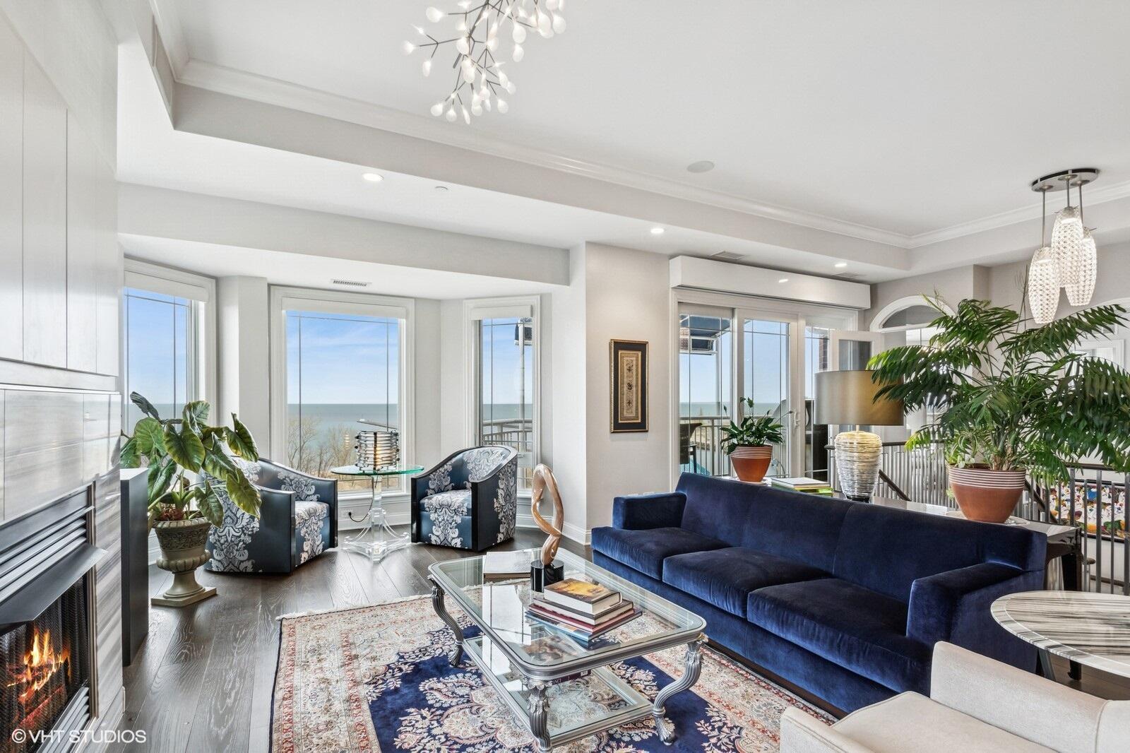 Image 4: Living room