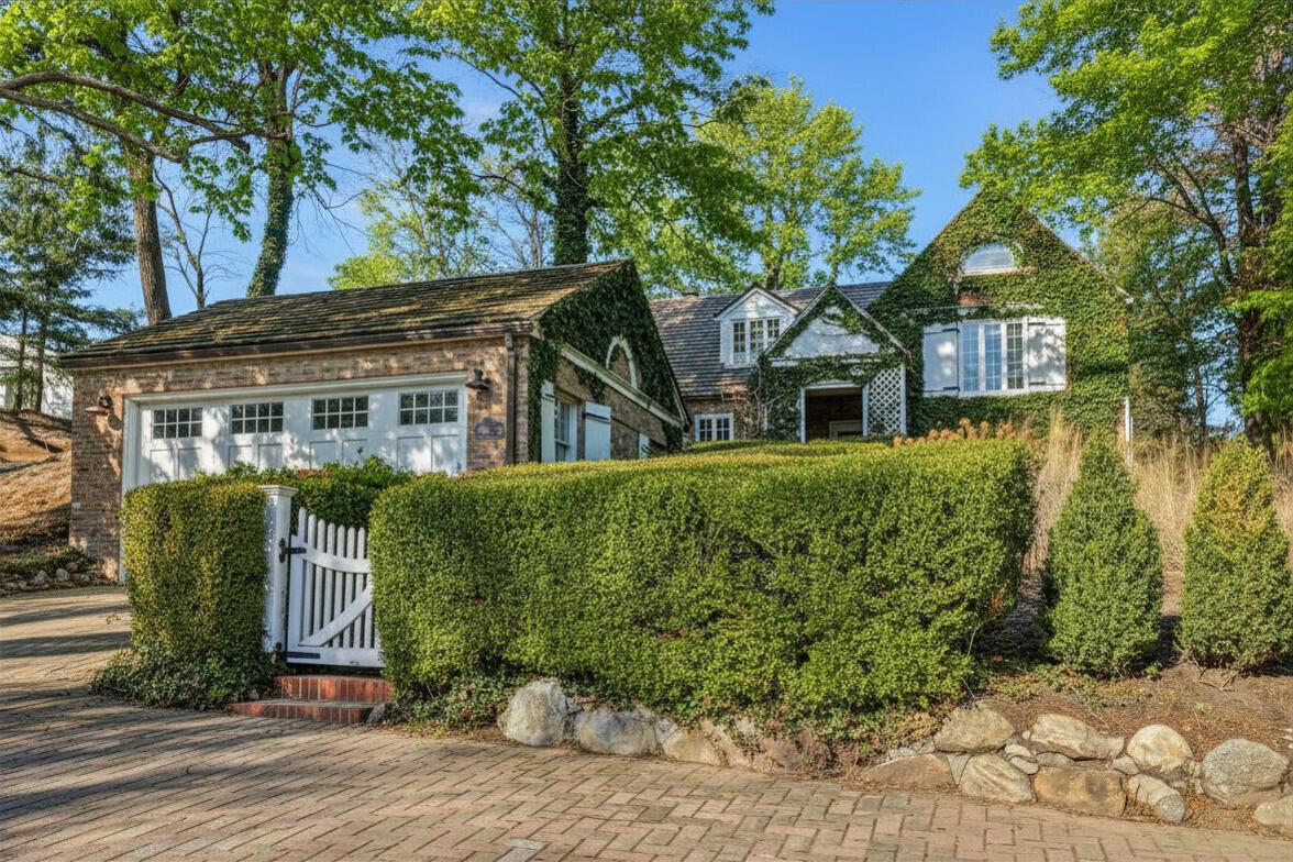 Image 1: 502 Marquette