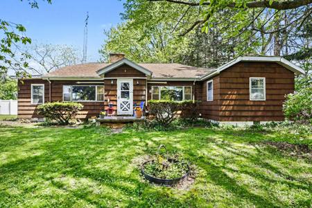 3633 Lakeshore Drive