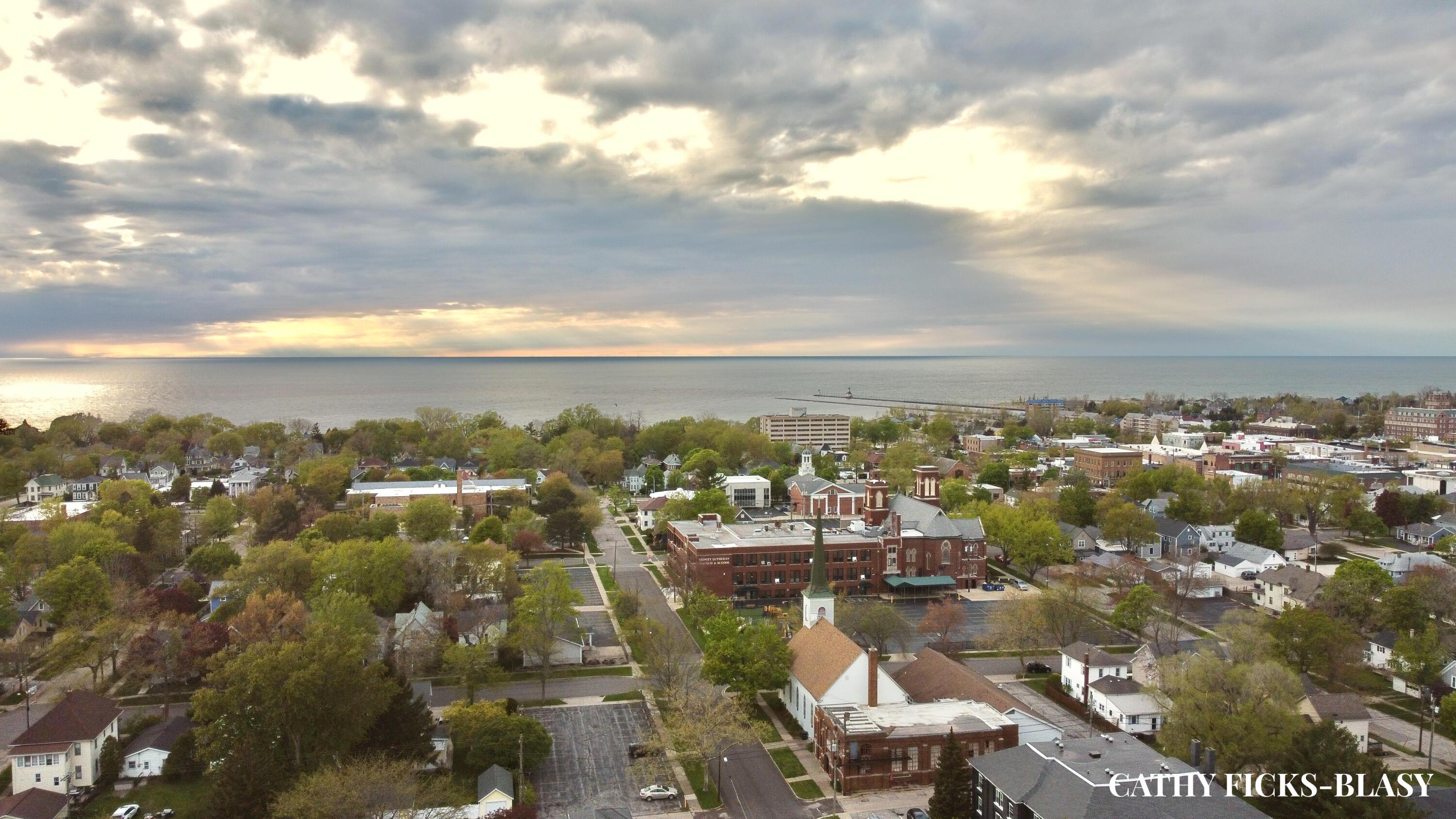 Image 3: 1012 Pearl St, St. Joseph, MI 49085