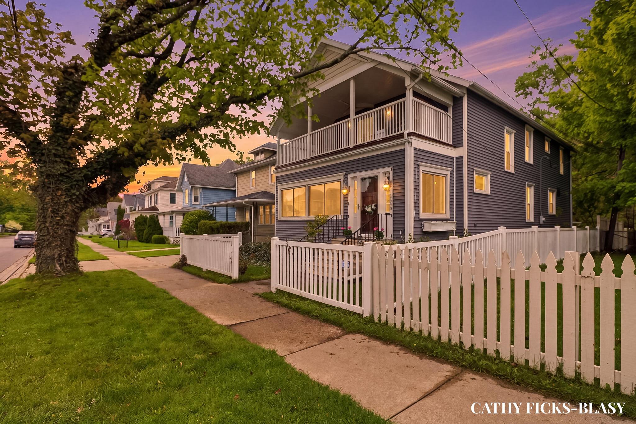 Image 4: 1012 Pearl St, St. Joseph, MI 49085