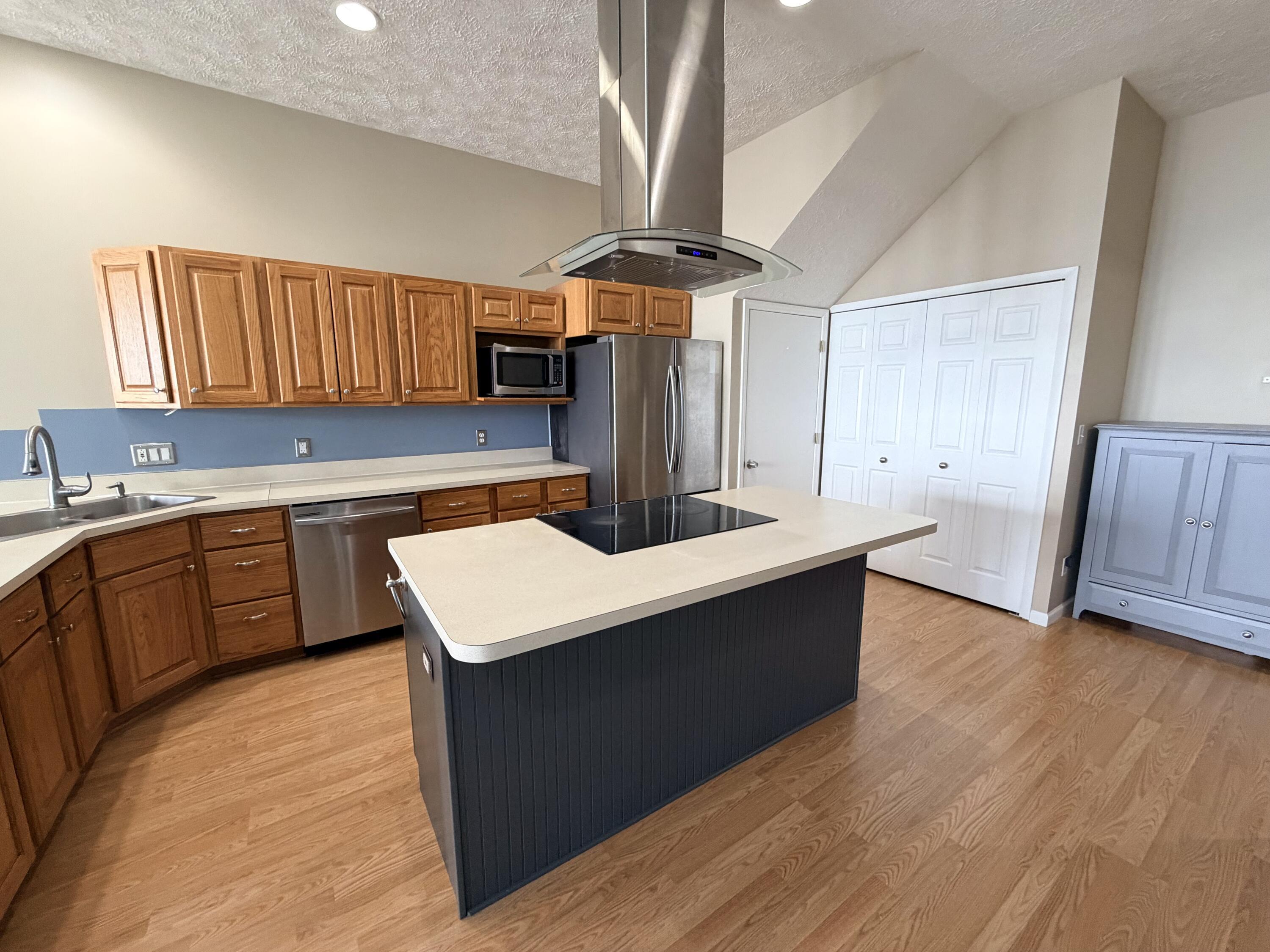 Image 3: Kitchen