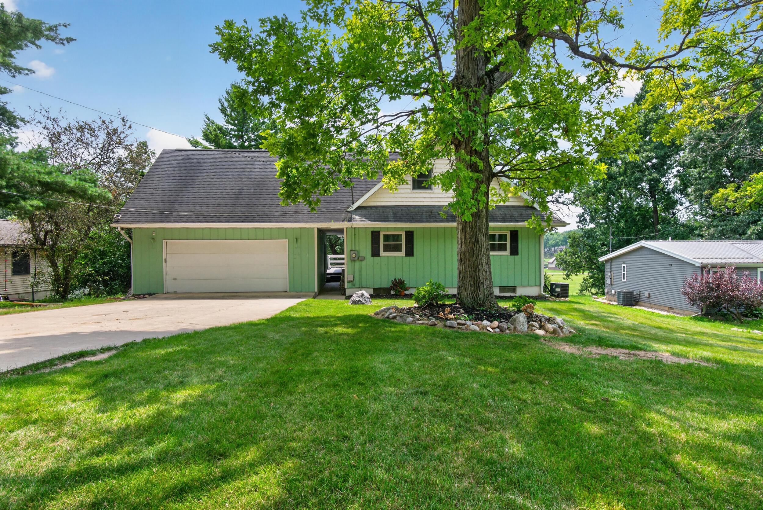 Image 2: 539 Fox Lake Trail, Horton, MI 49246