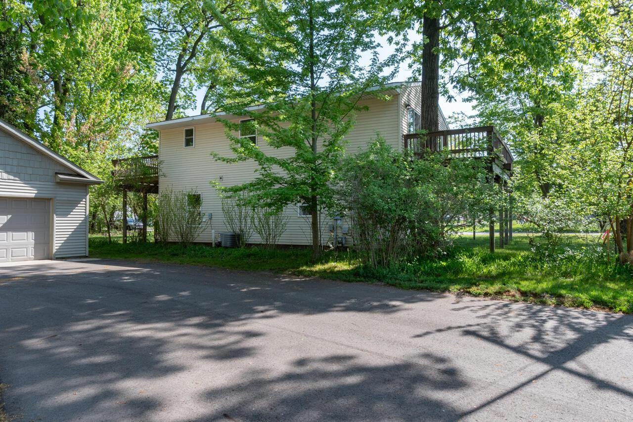 Image 4: 8536 Lovers Ln-15