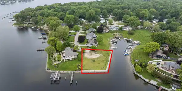 16073 Lake Point Drive