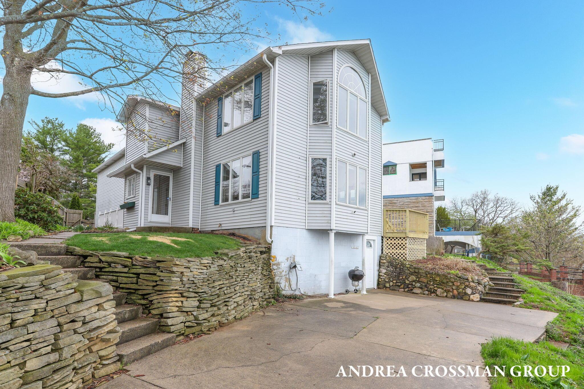 Image 1: 81-web-or-mls-567-breezy-bluff-st