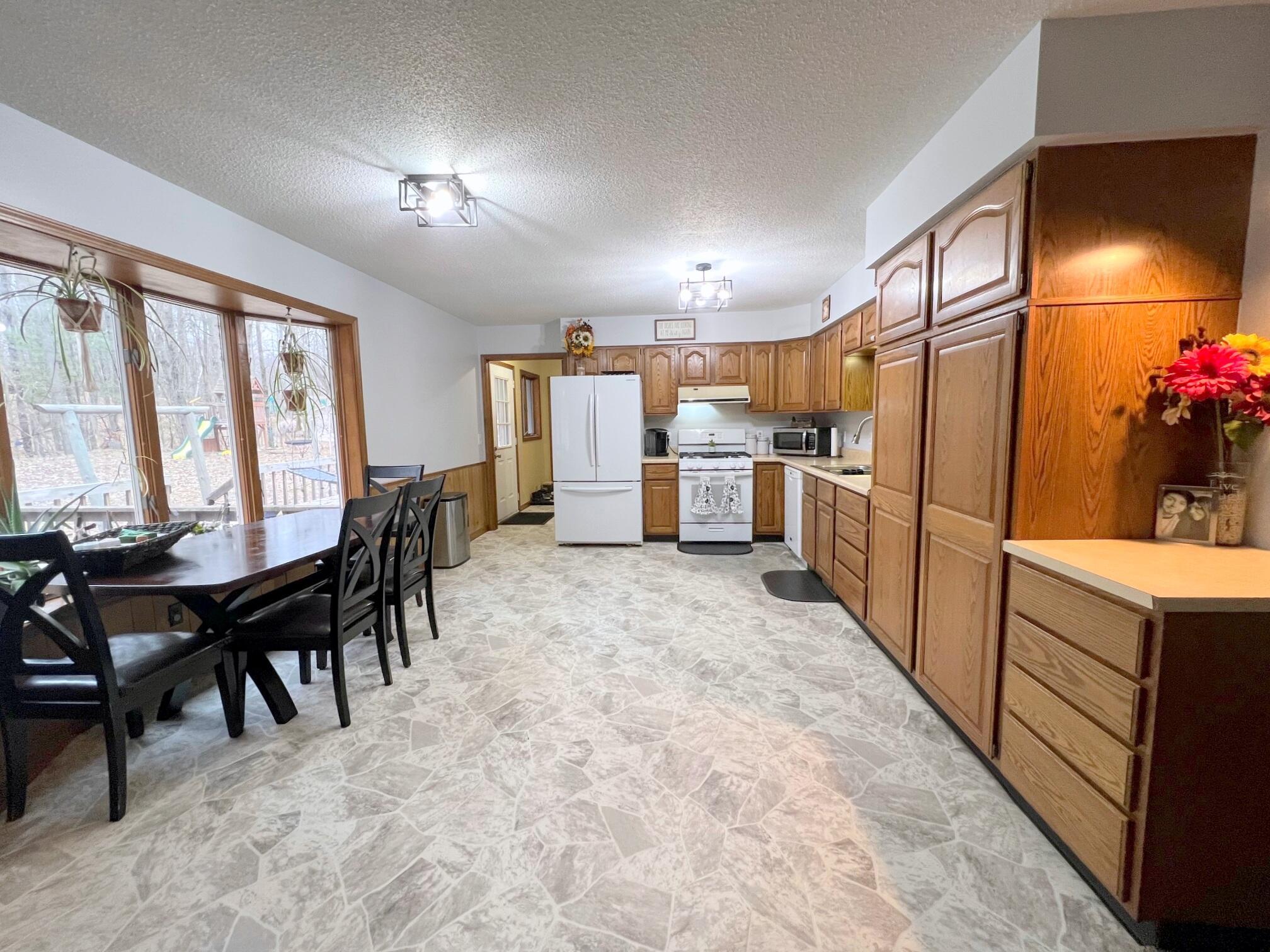 Image 4: shawnee kitchen 1