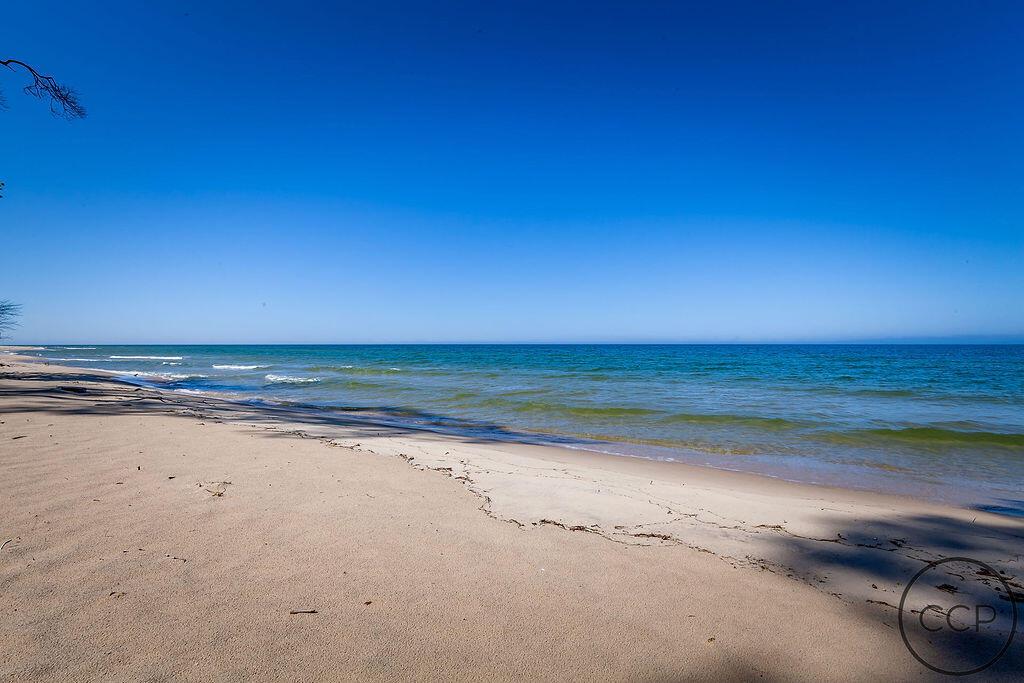 Image 3: ShoreHouse-160-HDR
