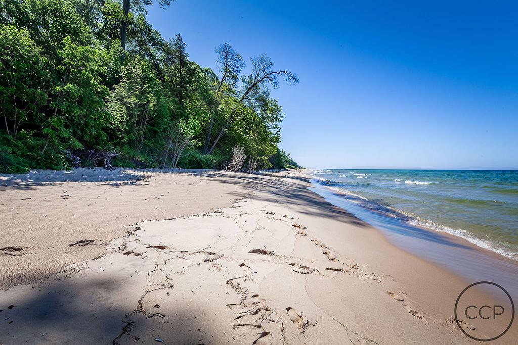 Image 4: ShoreHouse-172-HDR