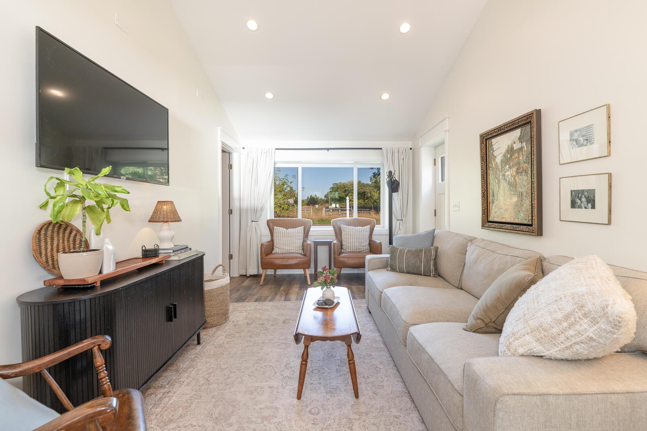 Image 2: Living Room