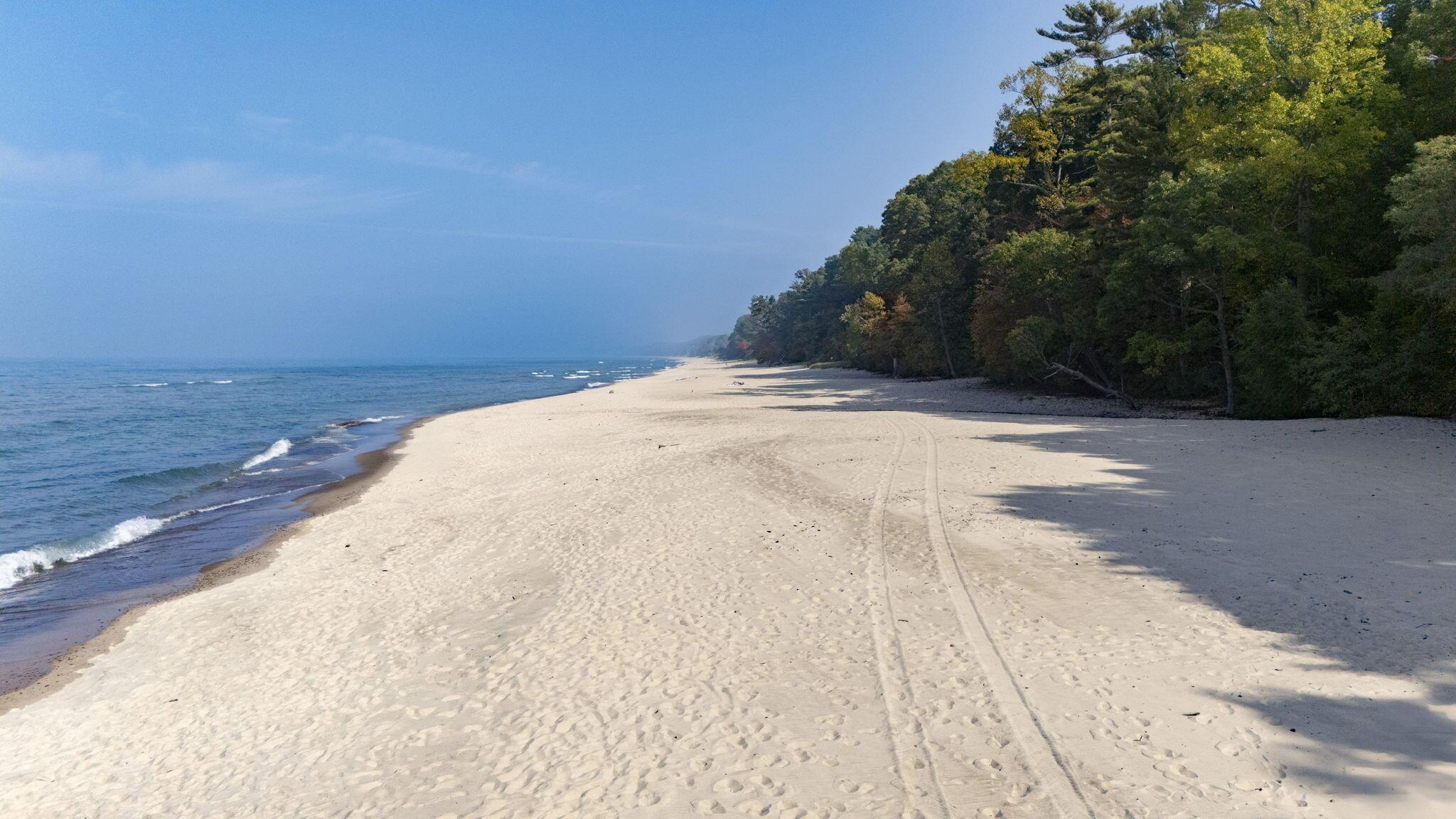 Image 3: 4-web-or-mls-DJI_20251014132810_0107_D c