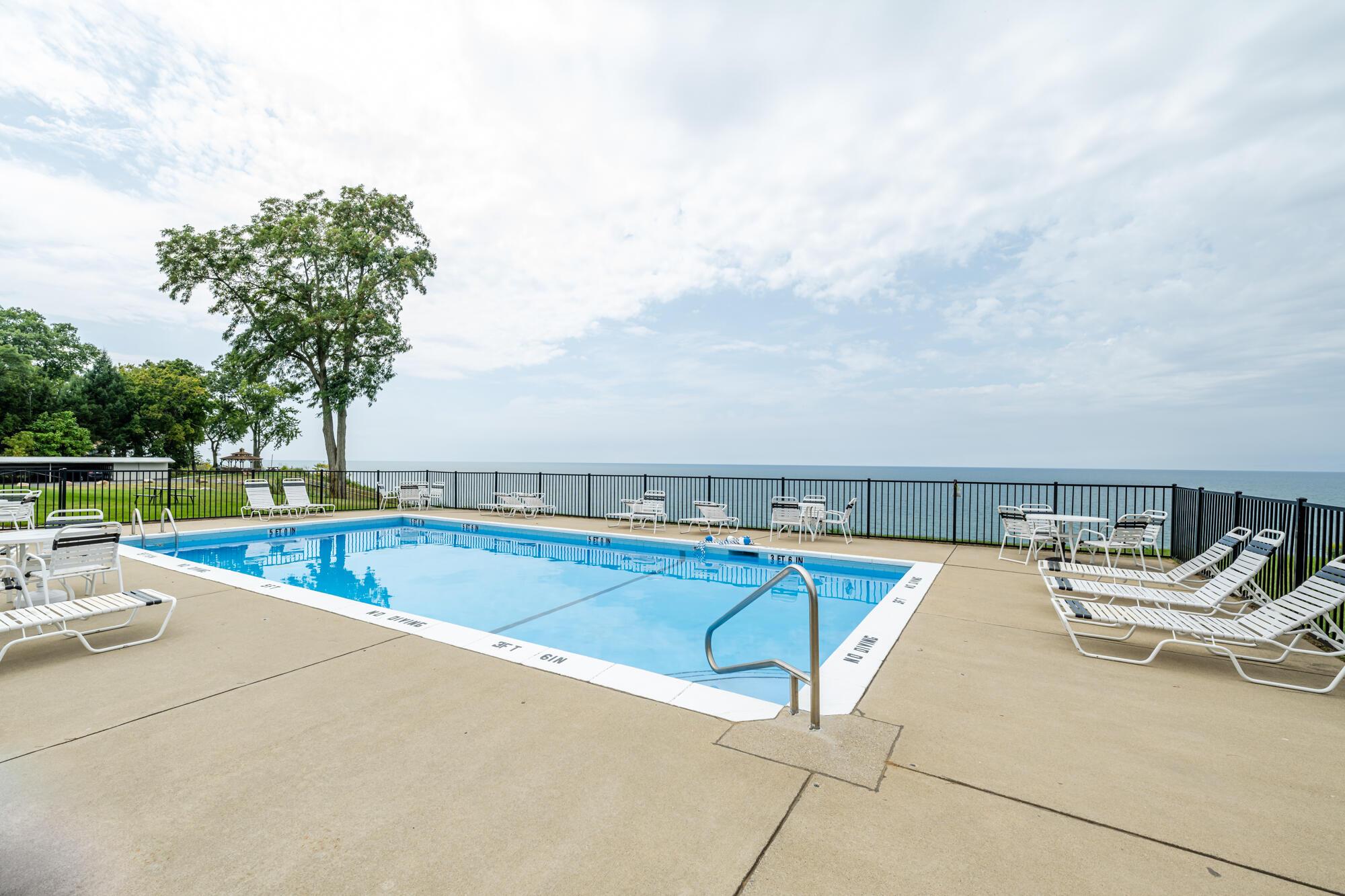 Image 4: Lakeshore121