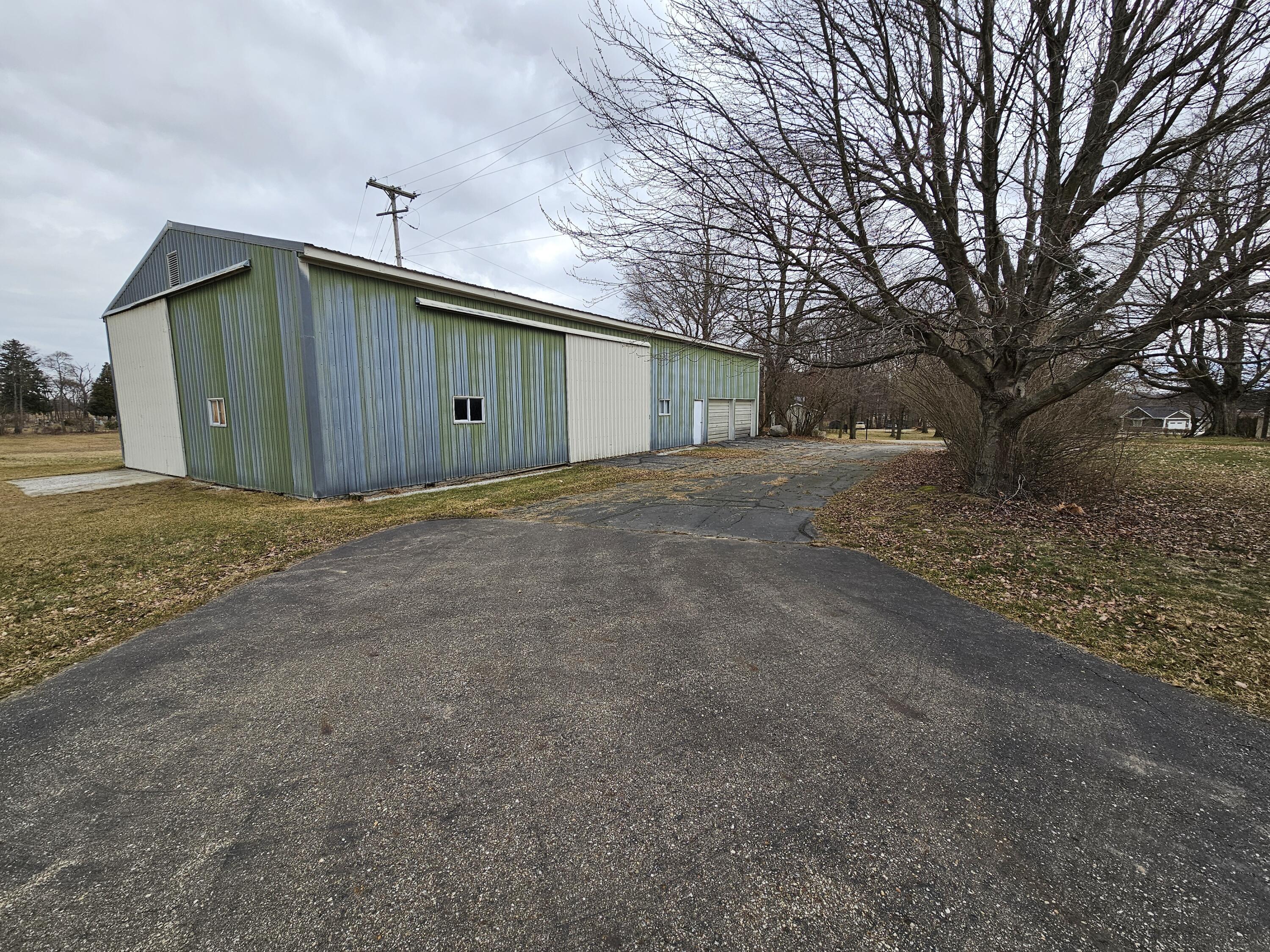 Image 4: Pole Barn