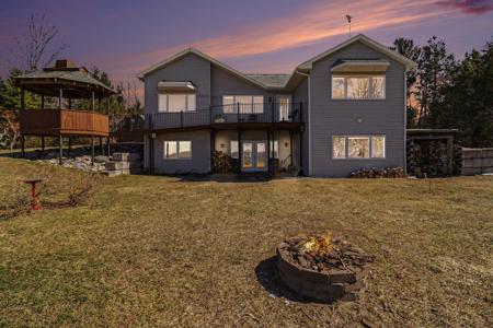 4745 S Lakeshore Drive