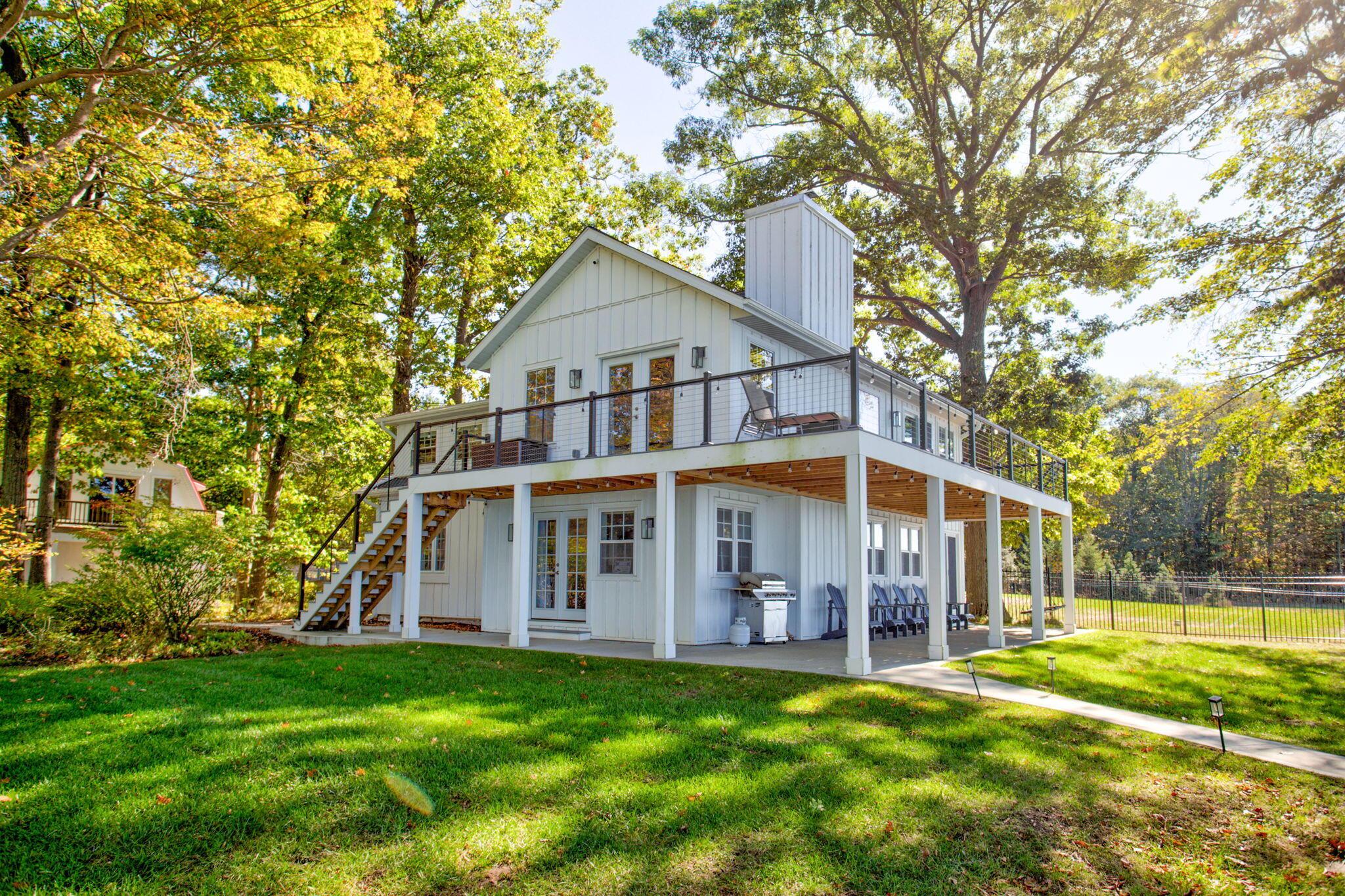 Image 2: 3-web-or-mls-1722-lake-michigan-dr