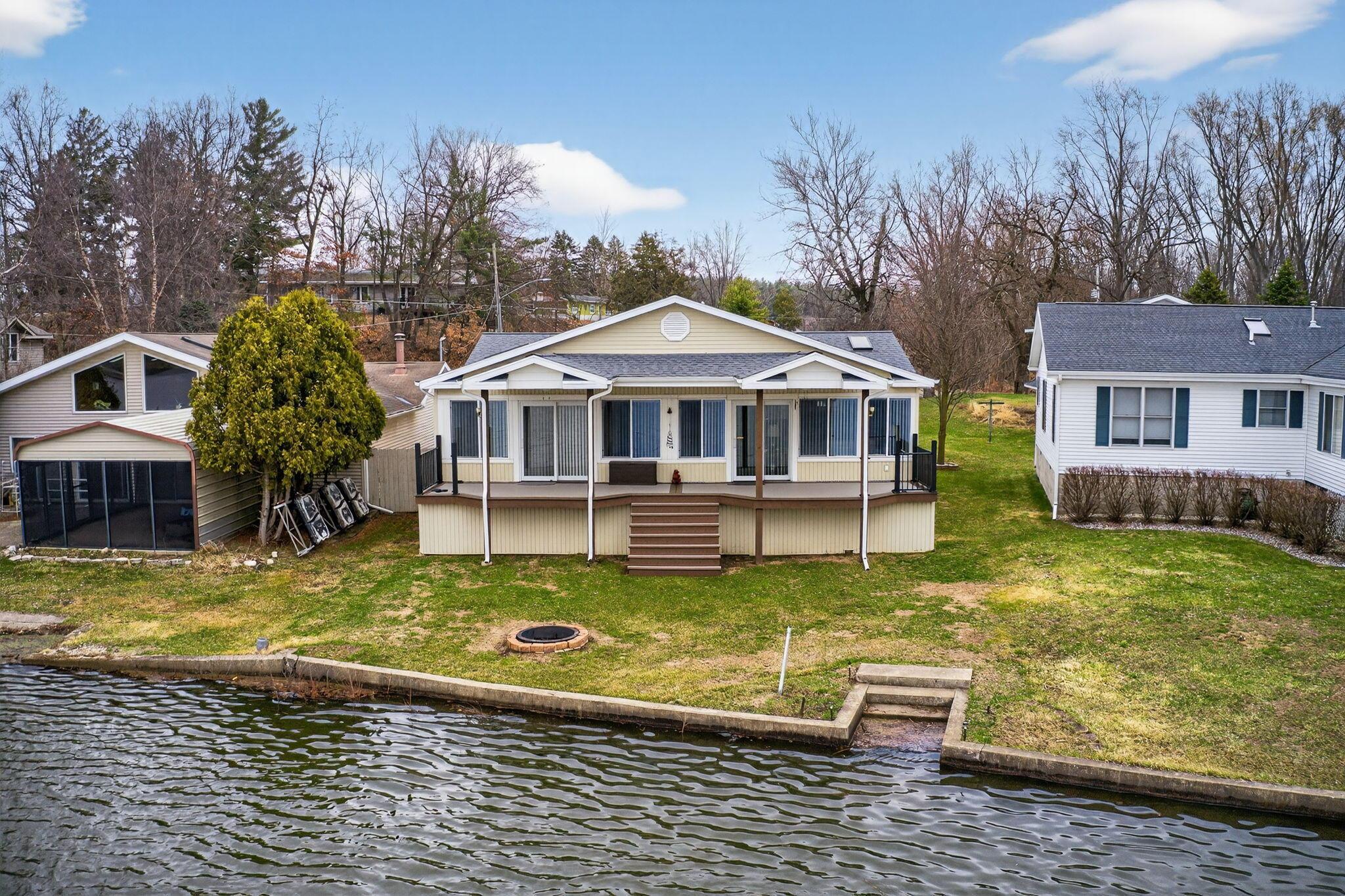 Image 2: 3741 N Blackstone Ave-40