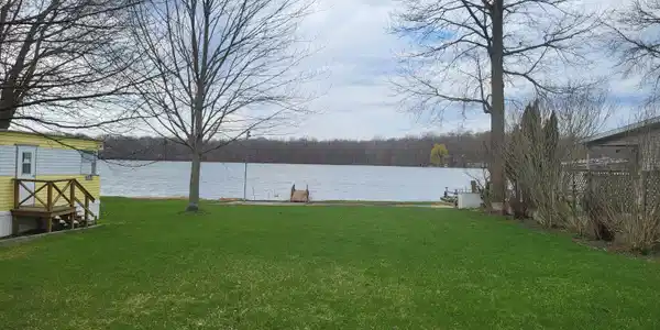 V/L 10 E Peterson Drive