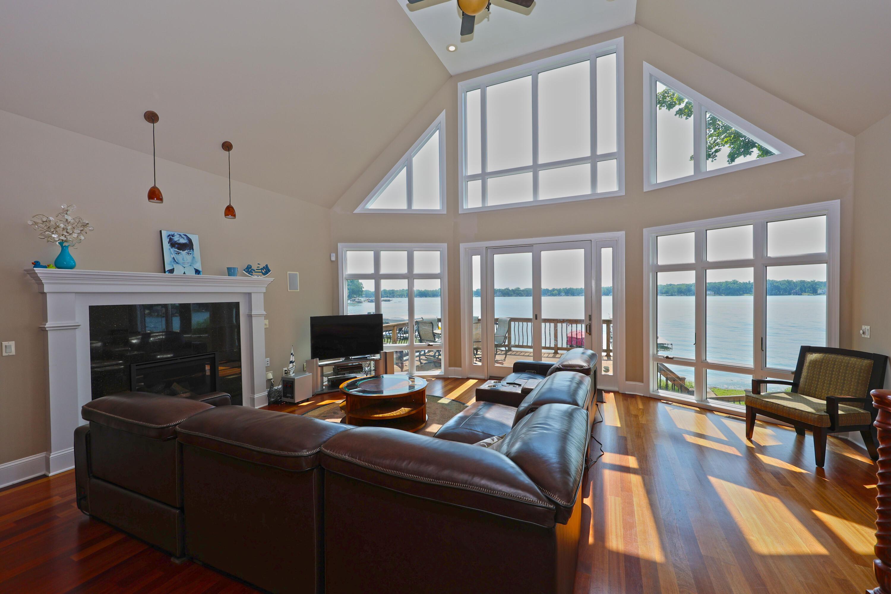 Image 4: Sweeping Lake Views