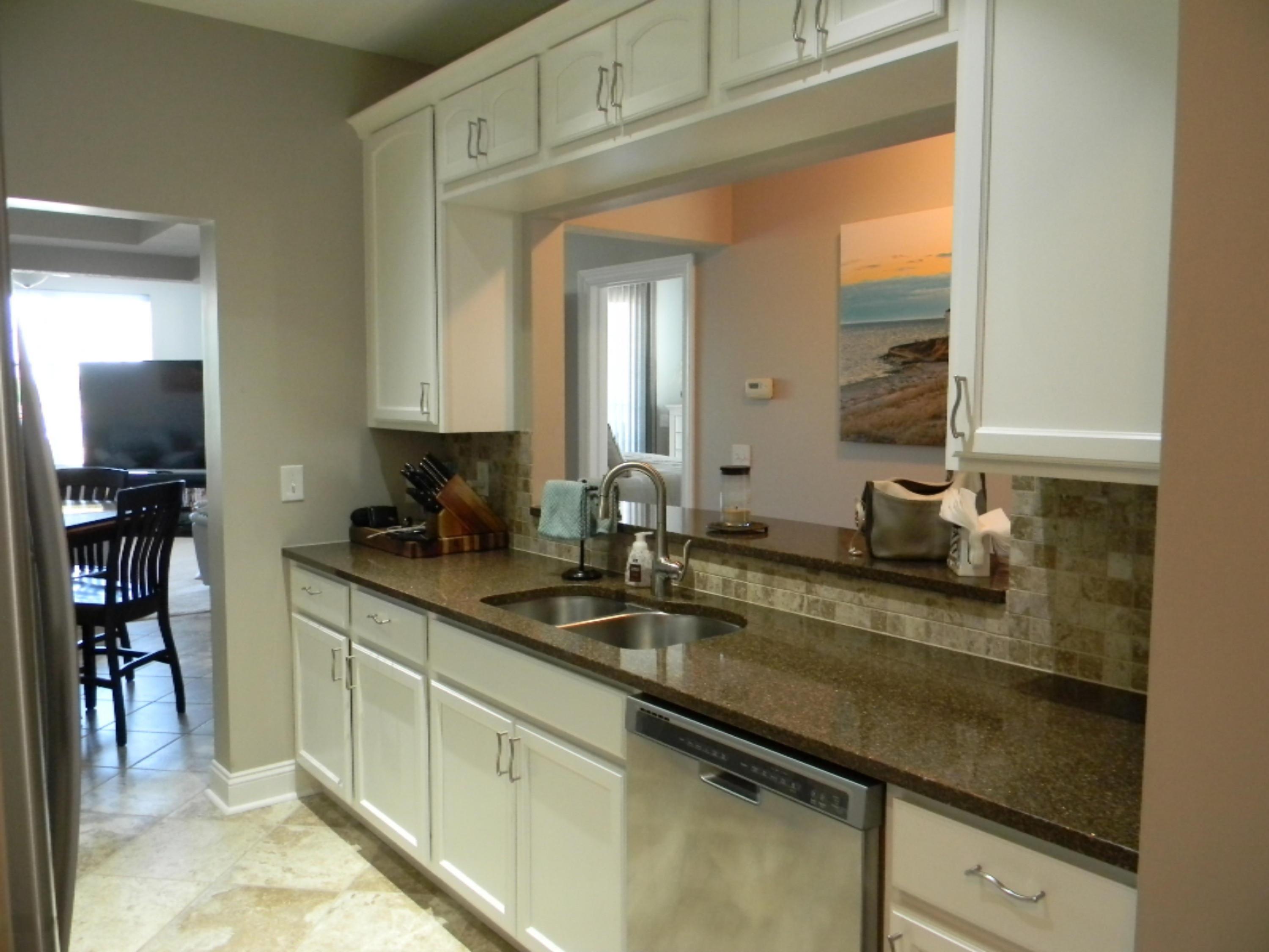 Image 4: Kitchen