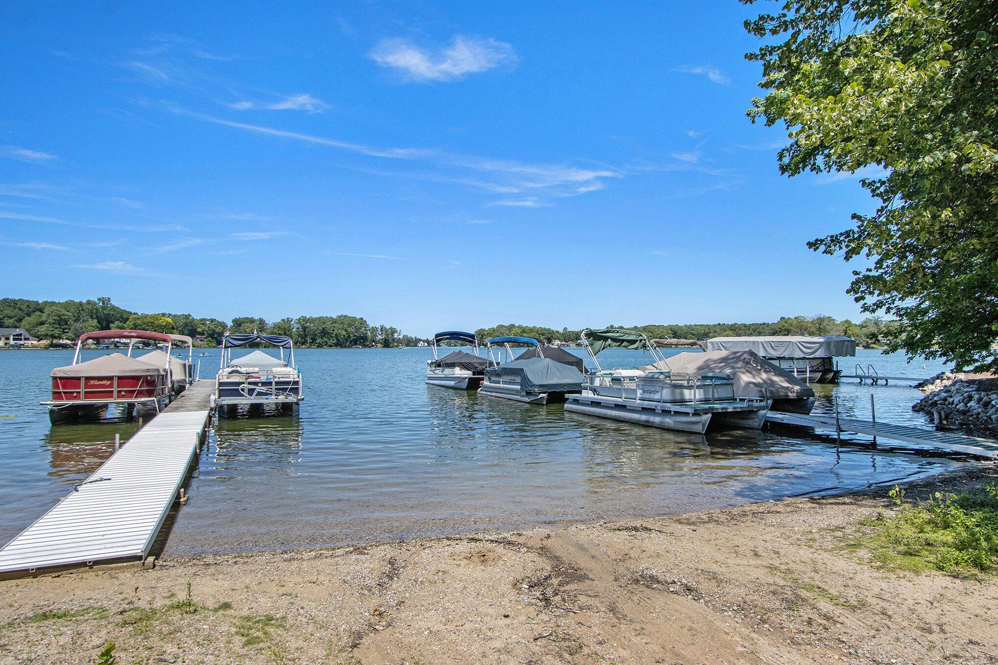 Image 3: 030_12167southgate_47_200