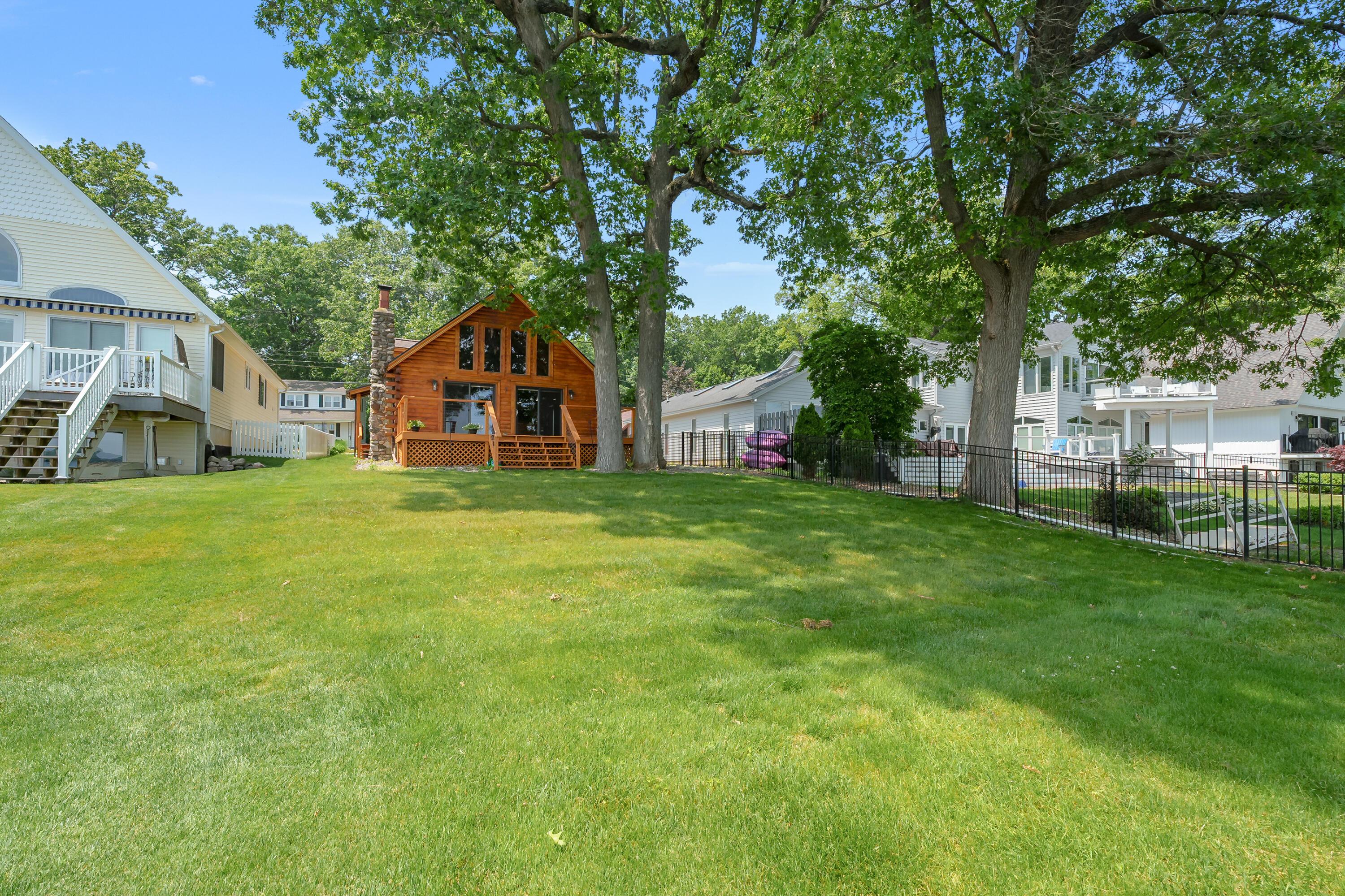 Image 2: Woodlawn Dr 9715 Portage 49002-37