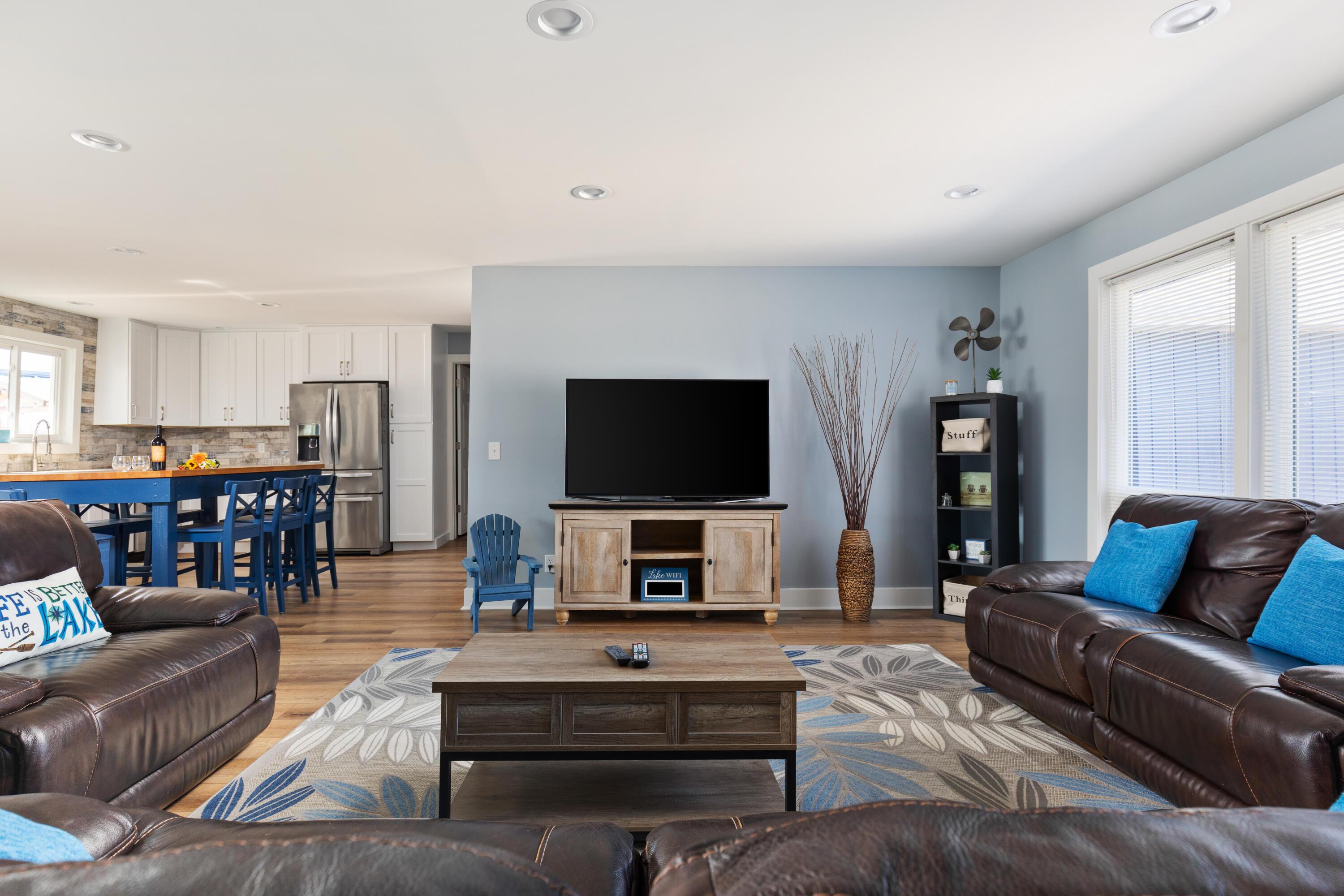 Image 4: 21557LakeSt_714-Edit-Edit