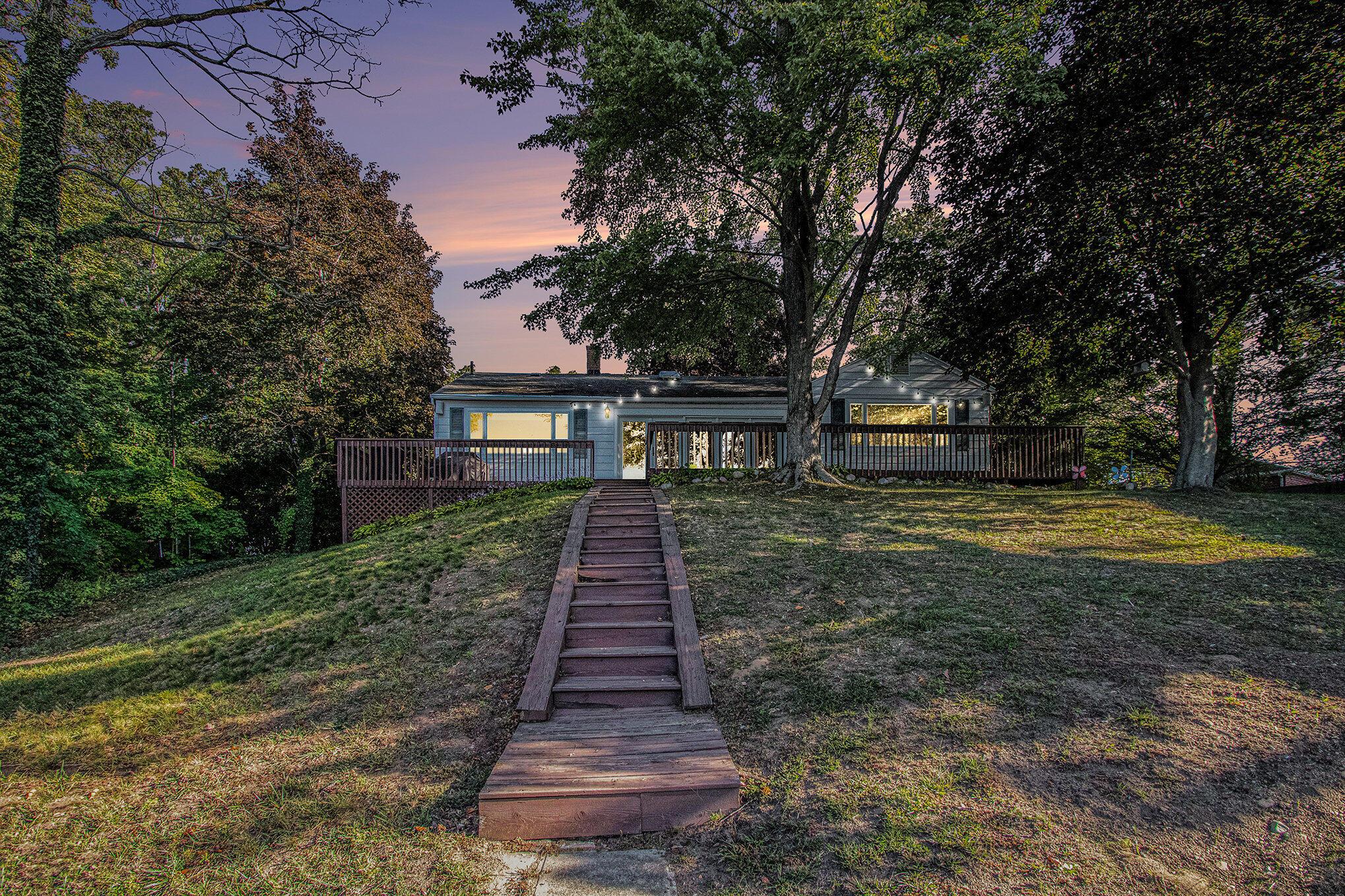 Image 2: hidden-025_img_7736_twilight_546