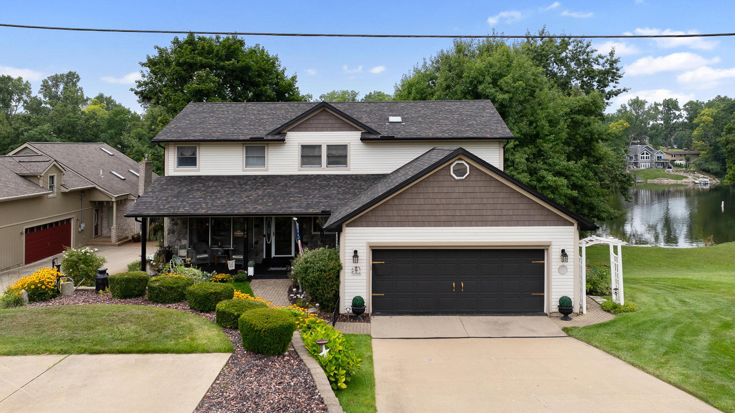 Image 2: 10_10740 emerald dr. cement city mi -05